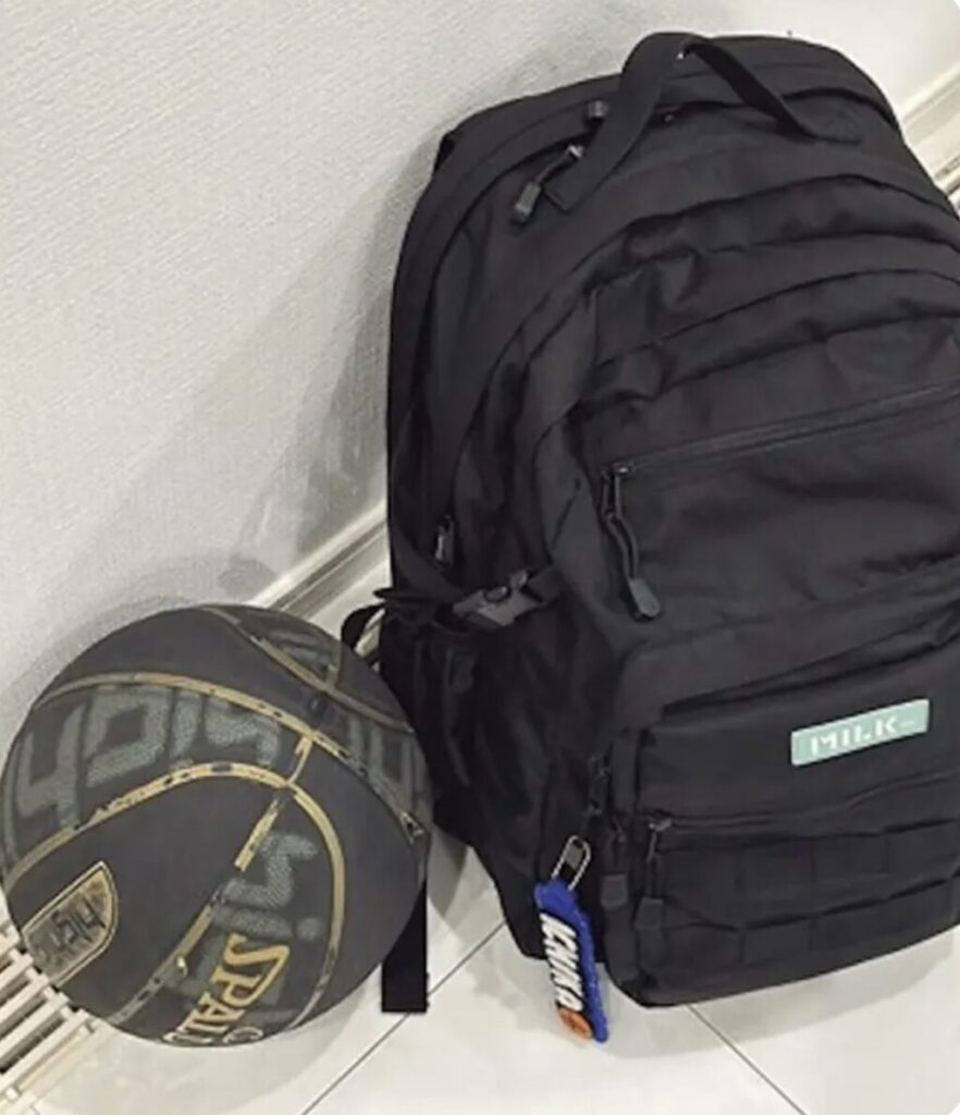 藤本唯千夏の学校バッグとバスケットボール